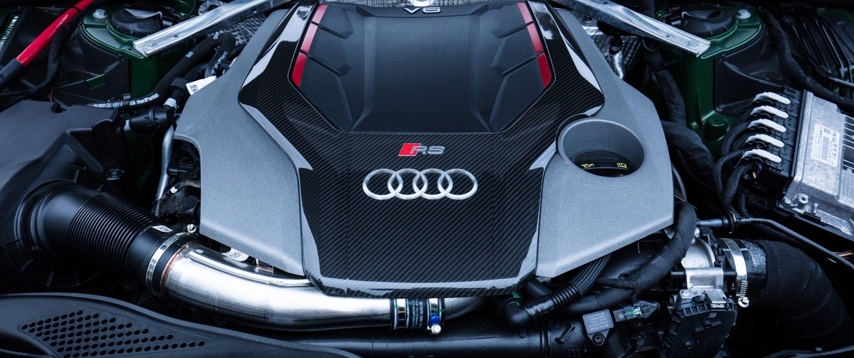 Audi R5 Engine