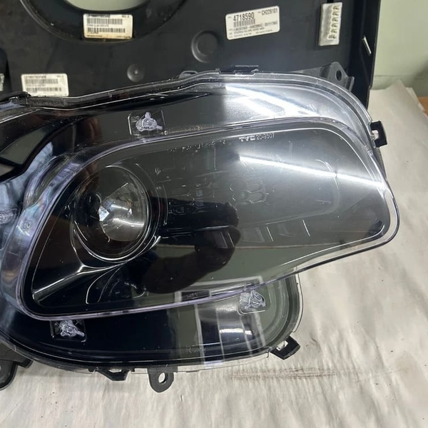 Used 2014 Jeep Cherokee Right Passenger Side Headlight Assembly at BackToRoad Auto Parts