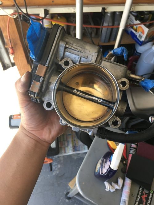 used throttle body at BackToRoad Auto Parts warehouse