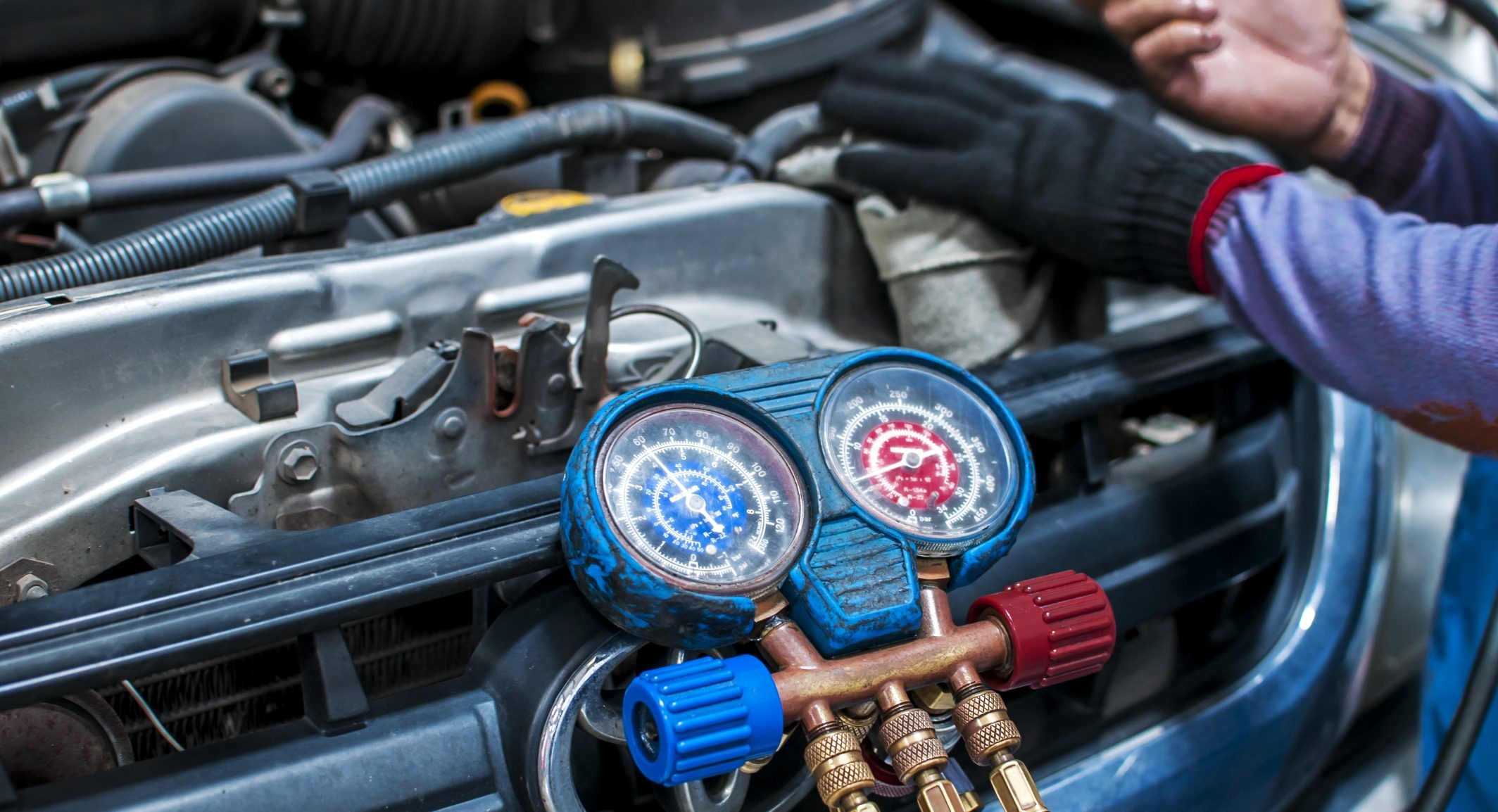 repairing car ac with used ac compressor from BackToRoad Auto Parts