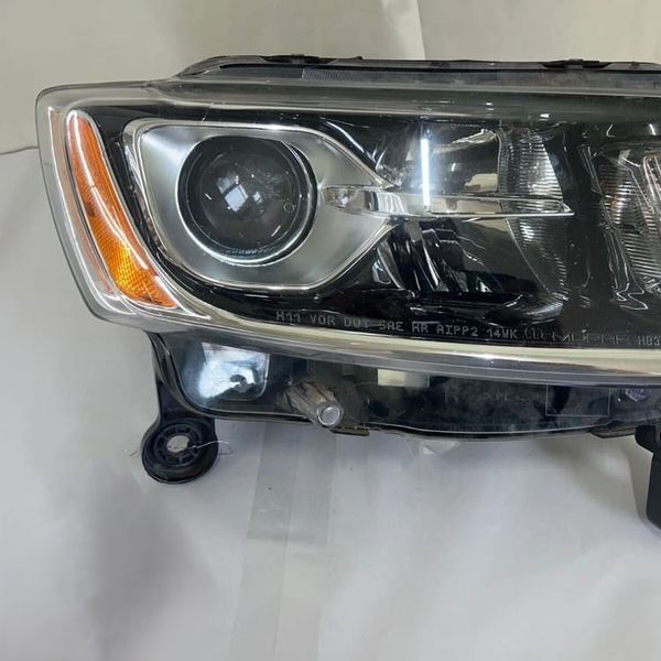Used 2016 Jeep Grand Chrokee Right Passenger Side Headlight Assembly at BackToRoad Auto Parts