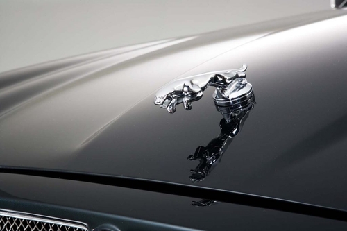 Jaguar-XJ-Leaper